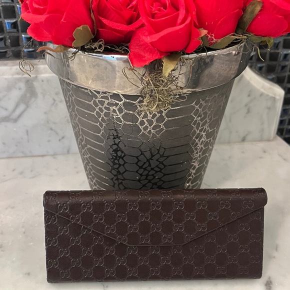 Authentic Gucci sunglasses with Gucci foldable case - Picture 13 of 14